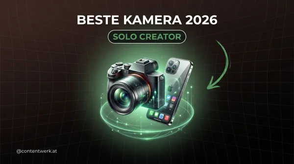Beste Kamera fuer Solo-Creator 2026: Mirrorless-Body neben Smartphone auf ContentWerk-Hintergrund